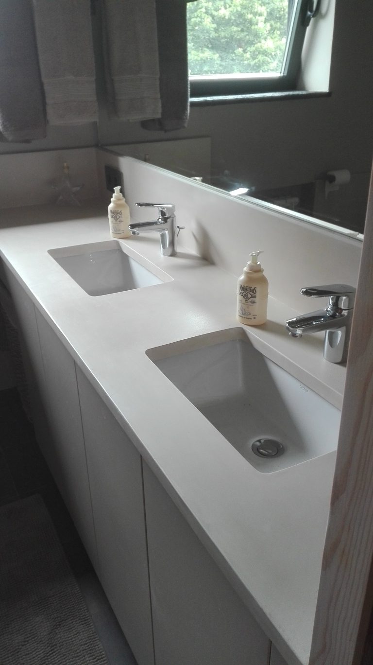 Reforma cuarto de aseo con doble pica