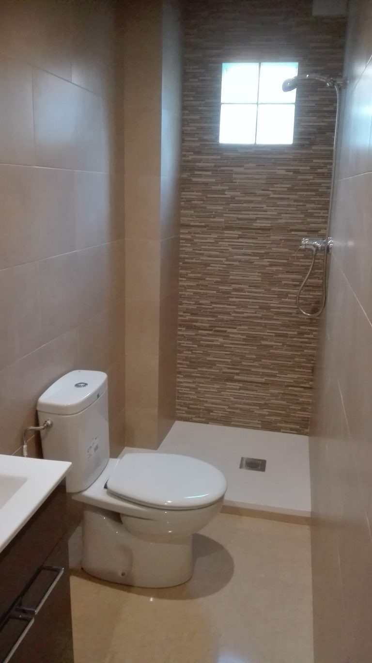 Reforma cuarto de baño con ducha integrada
