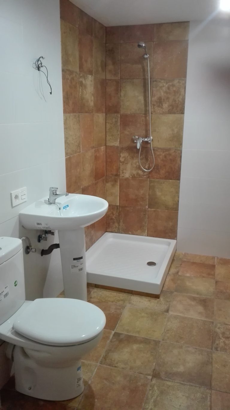 Reforma baño con Instalación de plato de ducha