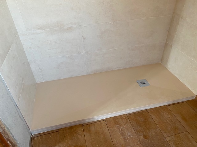 Plato de ducha integrado en reforma de baño