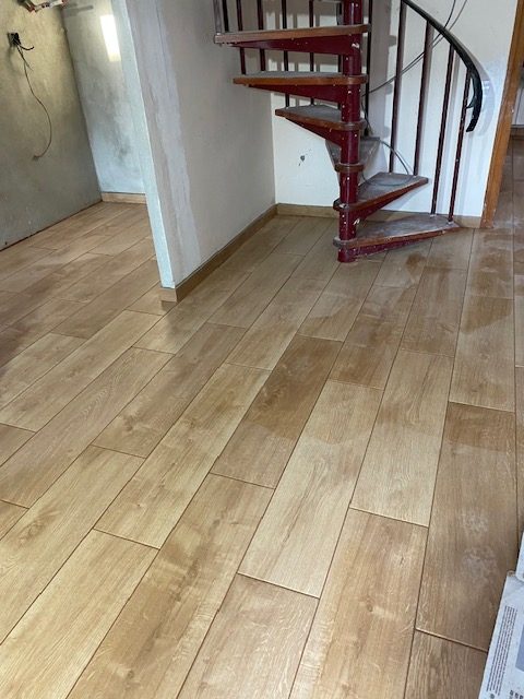 Reforma suelos de vivienda con gres porcelánico