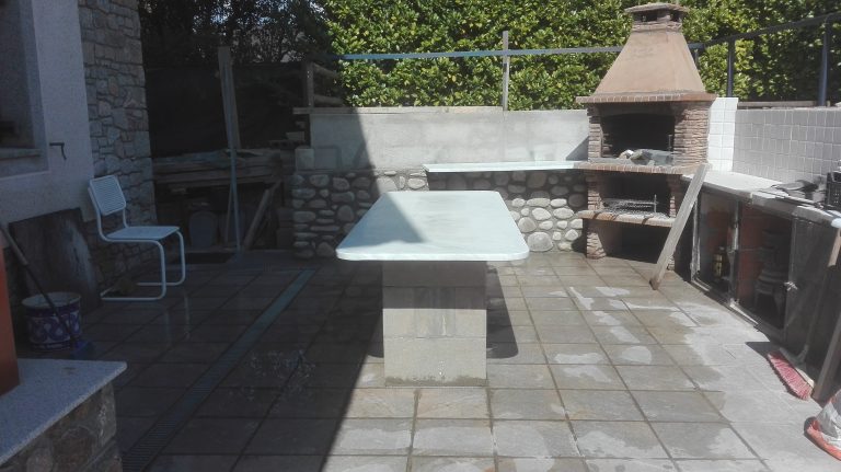 Reforma de patio con zona barbacoa